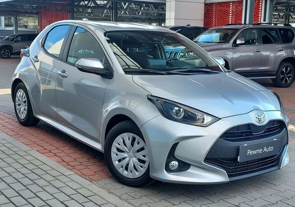 Toyota Yaris cena 72900 przebieg: 10150, rok produkcji 2023 z Września małe 172